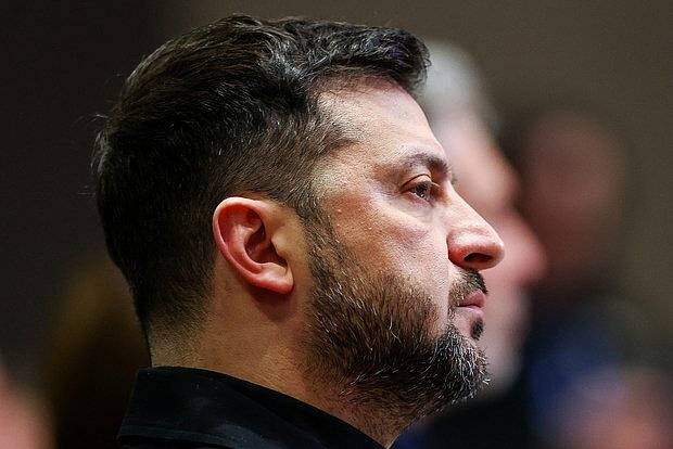 Азаров назвал мирный план Зеленского попыткой затянуть переговоры