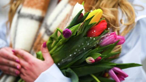 Джунгли в руках: флорист Ромашева рассказала, какие букеты сейчас модно дарить