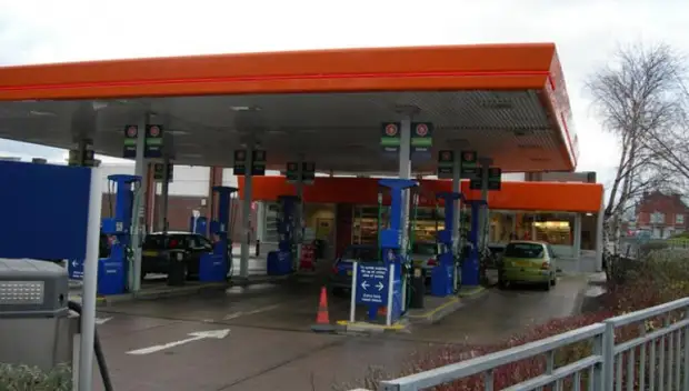Владелец 127-летней заправки в Британии пожаловался на резкий рост цен на топливо