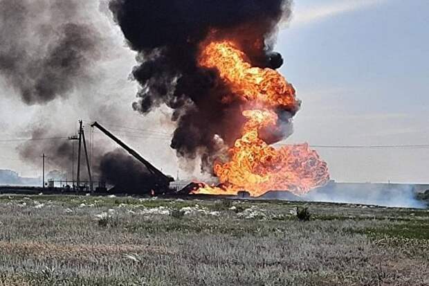 Под Саратовом горит магистральный газопровод Под Саратовом горит магистральный газопровод