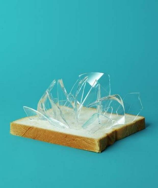 Краюха хлеба поможет собрать стекло.