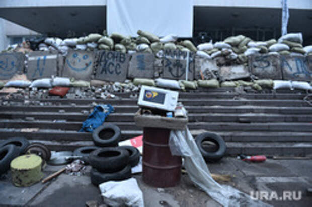 Последствия боевых действий в Мариуполе. Украина, баррикады, донбасс, мариуполь