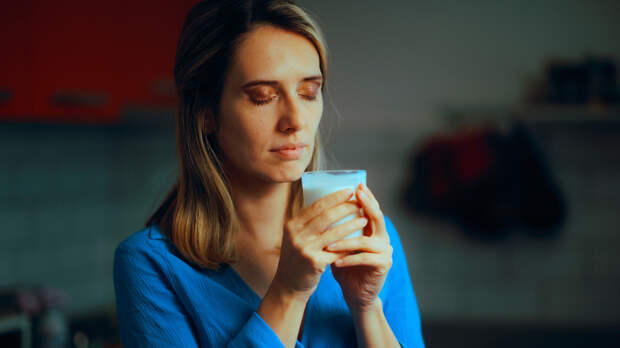 Диетолог Лазуренко: не стоит пить кефир на ночь