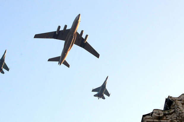 СМИ: США обеспечили России господство в небе над Украиной