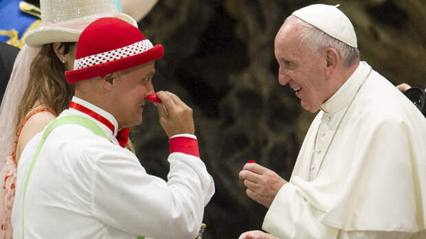"Говорят, папа – ненастоящий!": Последняя гастроль Ватиканского клоуна