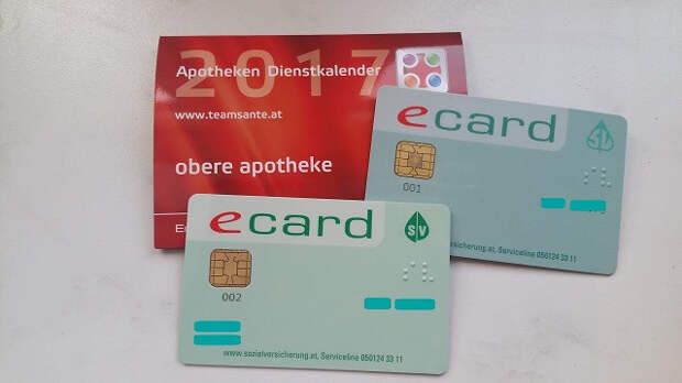 У каждого застрахованного есть своя персональная идентификационная карточка, e-card, которая является пропуском к врачу. 