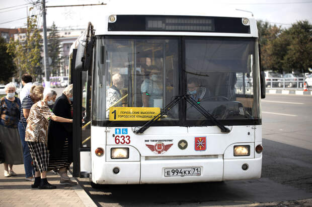 В июне в автобусах Тулы собираются отменить вход через переднюю дверь
