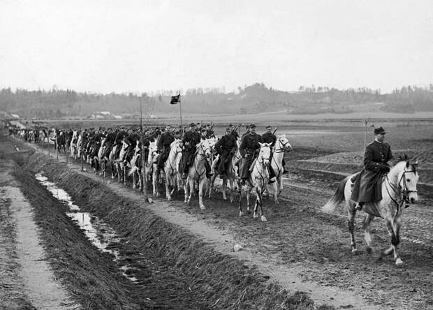 Польская кавалерия на литовской границе, 1919 г. Фото © Getty Images / Keystone-France / Gamma-Keystone