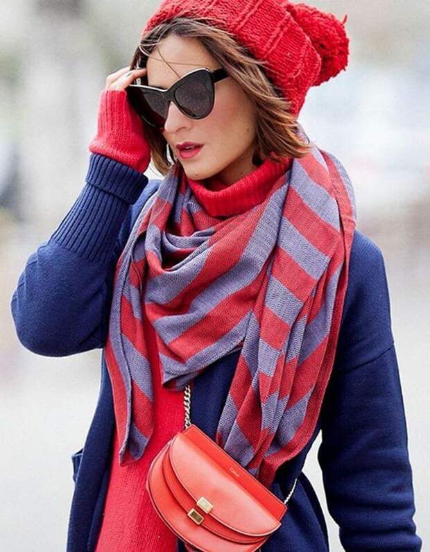 Как разнообразить скучный осенний образ: учимся стильно носить шарф