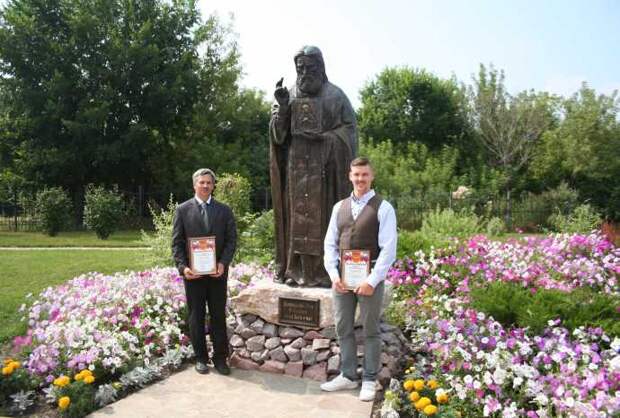 В Курчатове торжественно открыли памятник святому преподобному Серафиму Саровскому