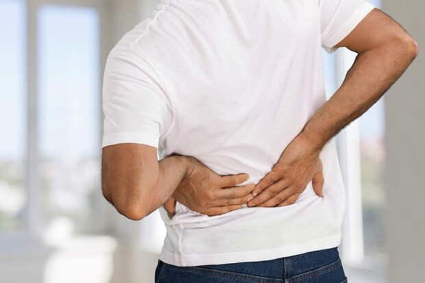 Врач Симкин: ночная боль в копчике может указывать на опухоль прямой кишке