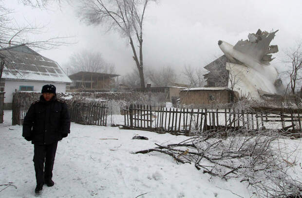 Упавший турецкий Boeing разрушил половину поселка в Киргизии: кадры с места трагедии