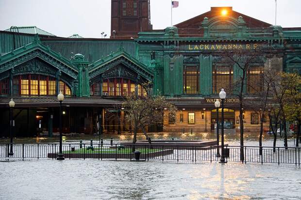Затопленный вокзал в  Хобокене, Нью-Джерси
