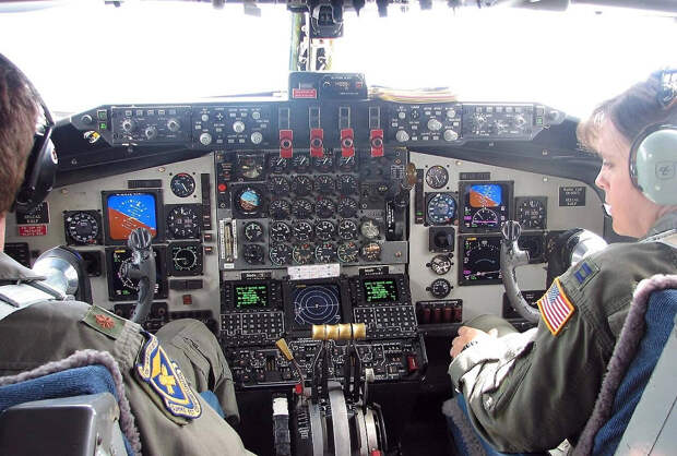 В Сети — фото погибших членов экипажа KC-135, рухнувшего в Ираке