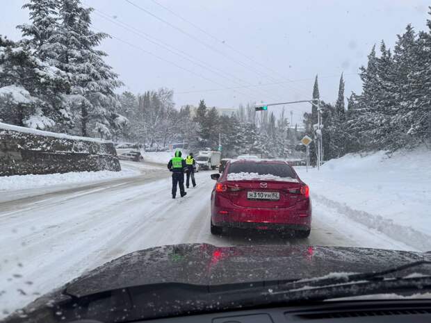 Обстановка остаётся сложной: ситуация на дорогах Южного берега Крыма