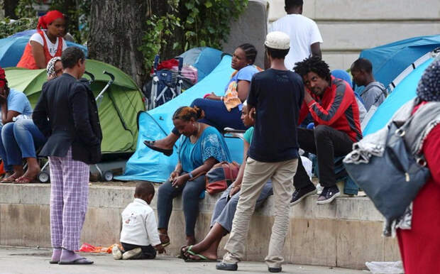 беженцы в париже фото 7 (700x436, 354Kb)