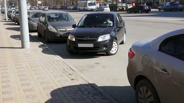 Параллельная парковка передним ходом: алгоритм действий в ограниченном пространстве