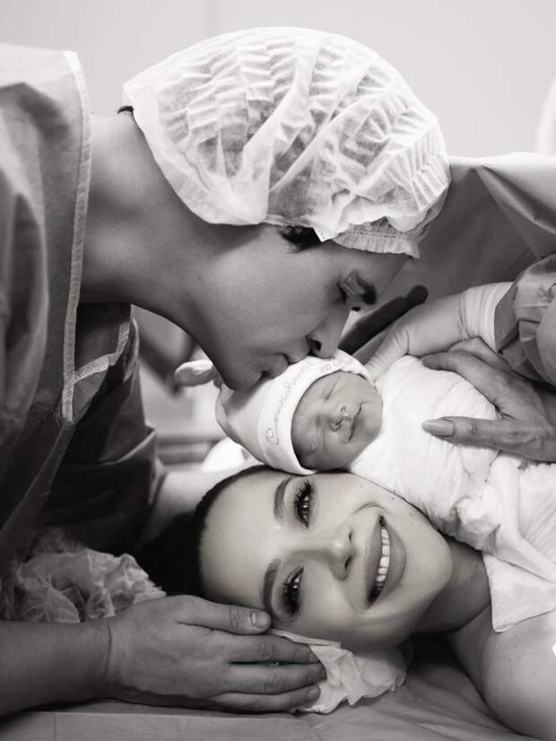 Возлюбленный Лерчек показал первые фото с новорождённым сыном и раскрыл подробности родов: «Словами не передать»