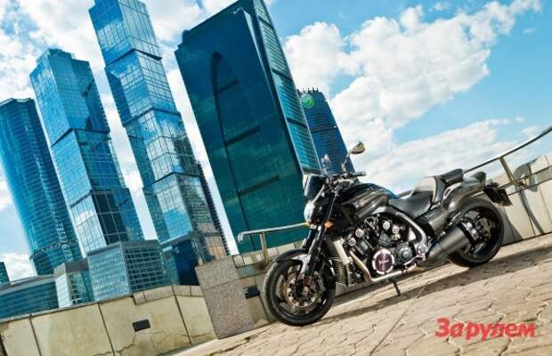 000_moto_1011_028