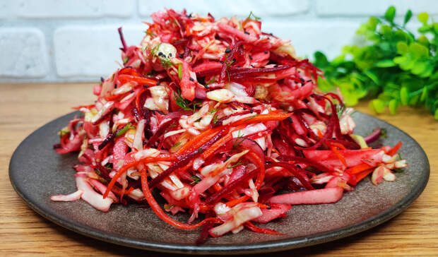 Удачный рецепт салата "Богатырь", готовлю его круглый год из доступных продуктов. Сколько не сделай, всегда мало (делюсь)