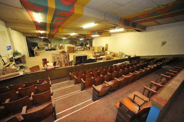 Пока в Театре Линкольна лишь полная разруха (Бессемер, штат Алабама). | Фото: alabamalincoln.com. Пока в Театре Линкольна лишь полная разруха (Бессемер, штат Алабама). | Фото: alabamalincoln.com.