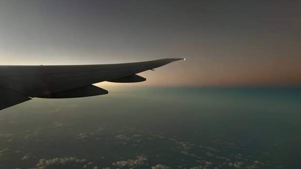 Почти 3 тысячи человек не могут покинуть аэропорт ОАЭ и вылететь в Петербург