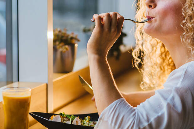 JBNPA: ранний завтрак и долгий ночной перерыв в еде помогают надолго снизить вес