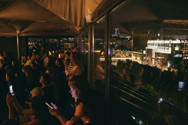 Концерт «Metallica: симфония рока и оркестра» на остеклённой тёплой крыше при свечах