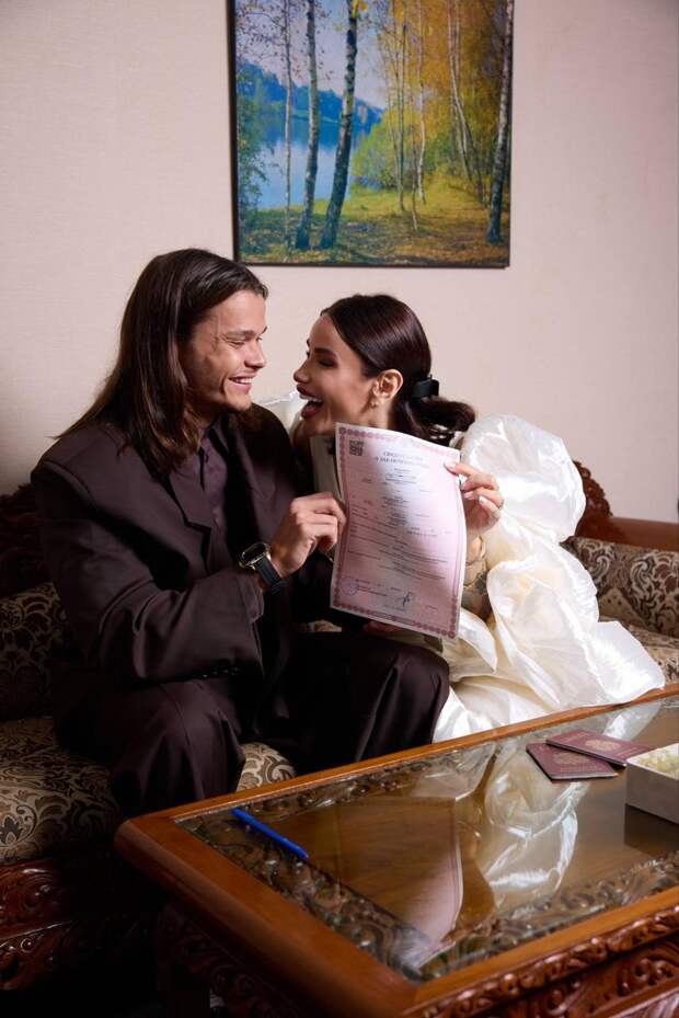 Айза-Лилуна Ай объяснила почему выбрала камерную роспись: «Не то время для пышных торжеств»