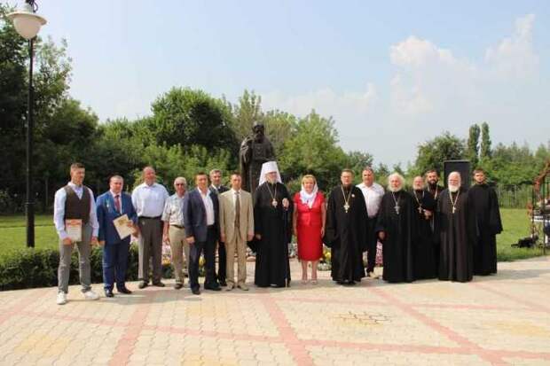 В Курчатове торжественно открыли памятник святому преподобному Серафиму Саровскому
