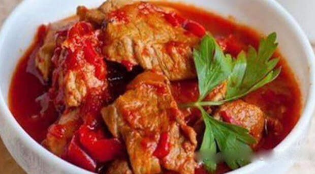 Тушеная курица со сладким перцем Тушеная курица со сладким перцем