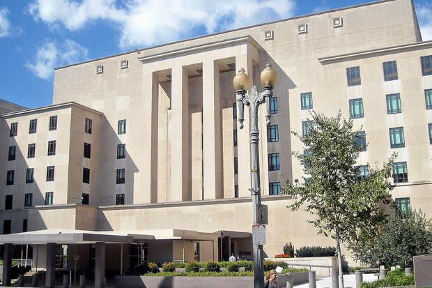 В США лишили грин-карт сына бывшего вице-президента Ирана и его семью