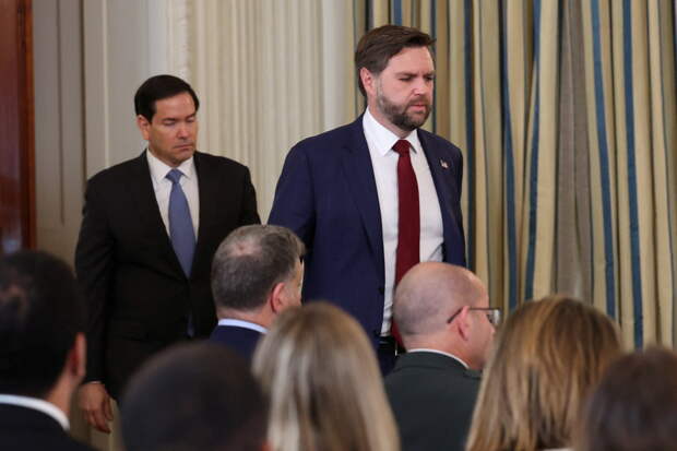 Стало известно о теневой войне между возможными преемниками Трампа