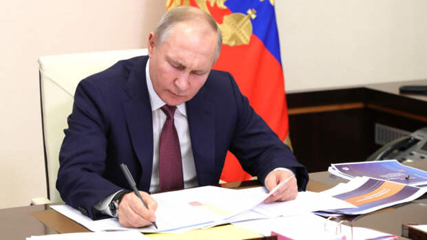 Госдума РФ приняла закон о праве Путина претендовать еще на два президентских срока