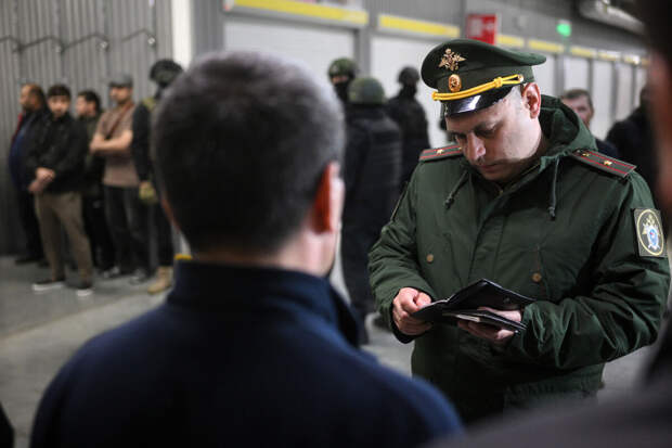 ГД рассмотрит законопроект об увеличении оснований для высылки иностранцев из РФ