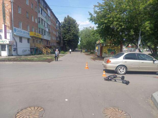 В Ижевске автомобиль сбил 11-летнего ребёнка на электросамокате