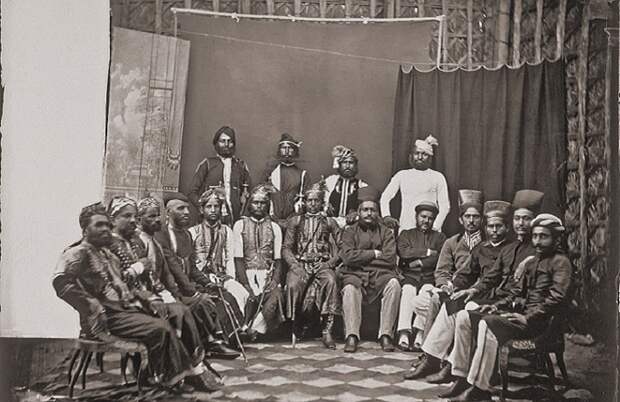 Коллекция фотографий из гарема индийского махараджи, сделанных в XIX веке. Коллекция фотографий из гарема индийского махараджи, сделанных в XIX веке.