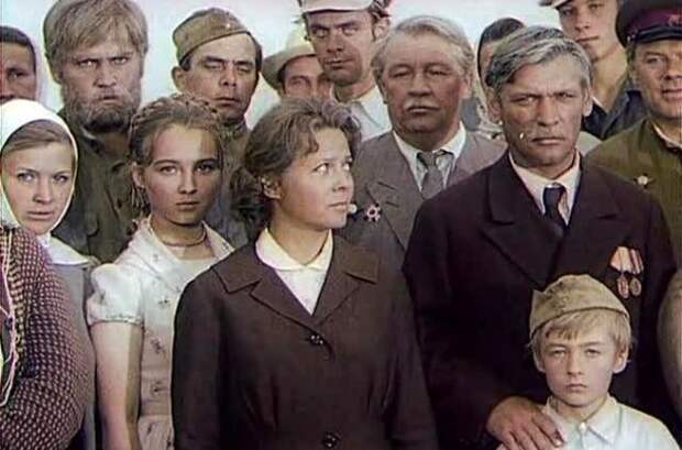 кадр из еще одного шедевра советского кинематографа "Тени исчезают в полдень", снятого на основе романа того же автора.