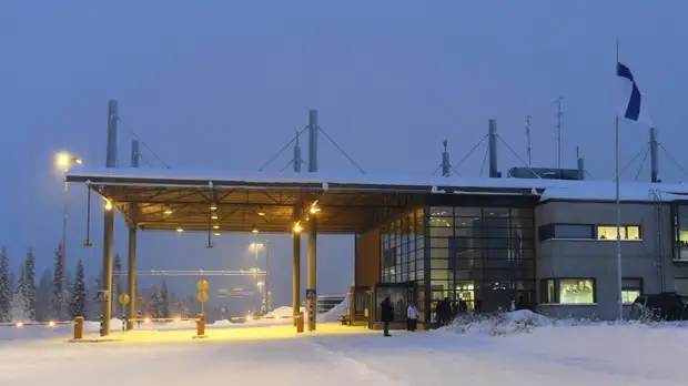 На границе с Финляндией таможня изъяла зубы и когти динозавров