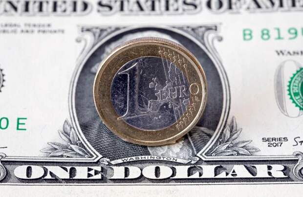 На Московской бирже — паритет доллара и евро