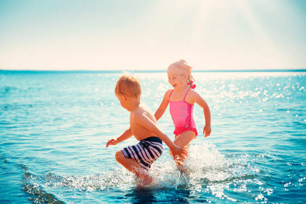 Врач Одинаева: для купания с ребенком важно выбирать проверенные водоемы