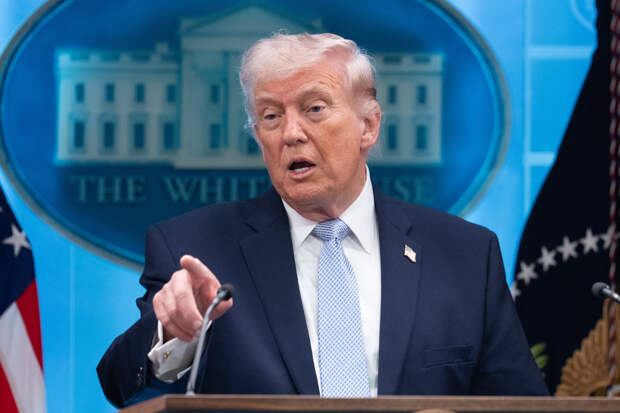 «Явно разочарован». Как прошла встреча Трампа с генсеком НАТО, где США собирались обсуждать возможный выход из альянса?