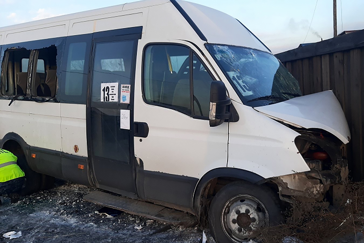 Более 10 детей пострадали в ДТП с маршруткой в Кызыле