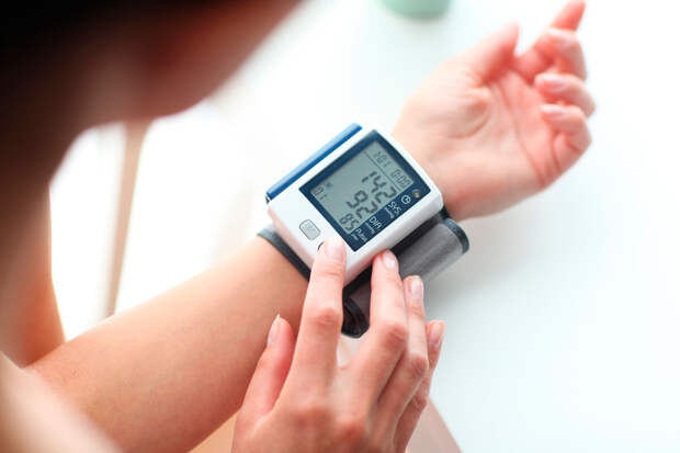 Врач Бурнацкая: самому клизму нельзя делать при гипертонии третьей степени