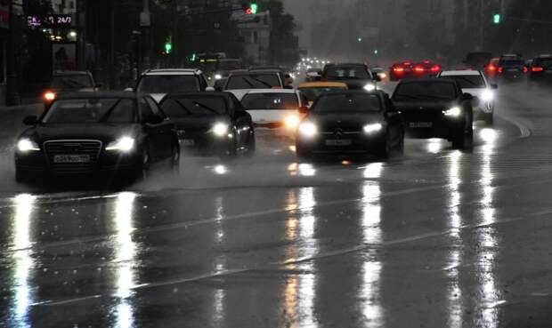 Глава НАС Шапарин предложил лишать водителей прав за ксеноновые фары