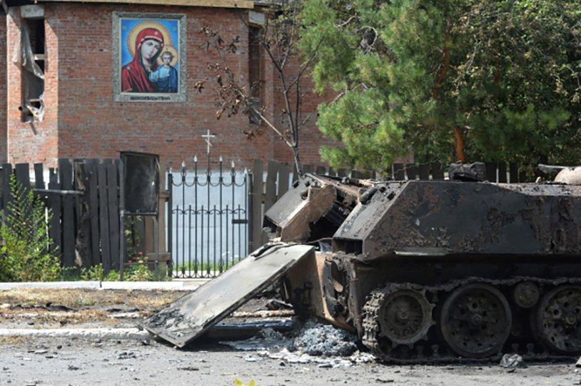 Этот фильм посвящён Роману Симоняну, отдавшему свою жизнь за независимость ДНР