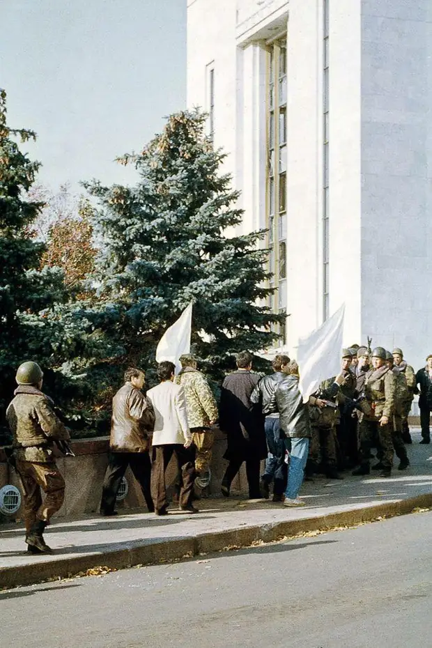 Фотография: Расстрел Дома Советов 4 октября 1993 года №27 - BigPicture.ru