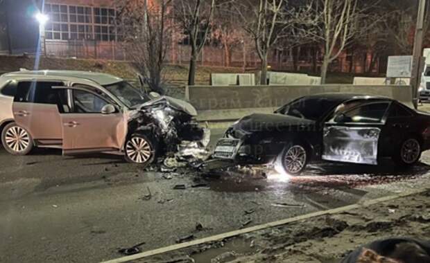 На Рязанской улице в Туле иномарки столкнулись лоб в лоб