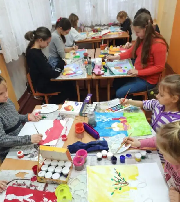 Яркое солнце, весёлое щебетание птиц, пушистая верба, ароматный ванильный запах куличей с белой, как нежное облако, глазурью...