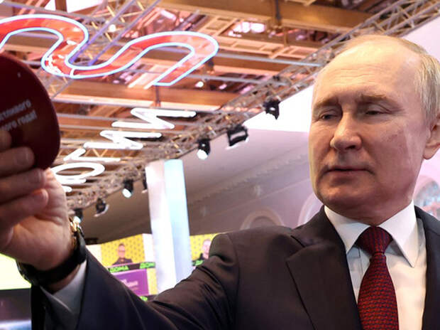 Девочка Варвара устроила Путину допрос про Деда Мороза
